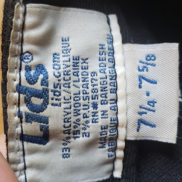 Red/black 210 fitted hat - Picture 3 of 5